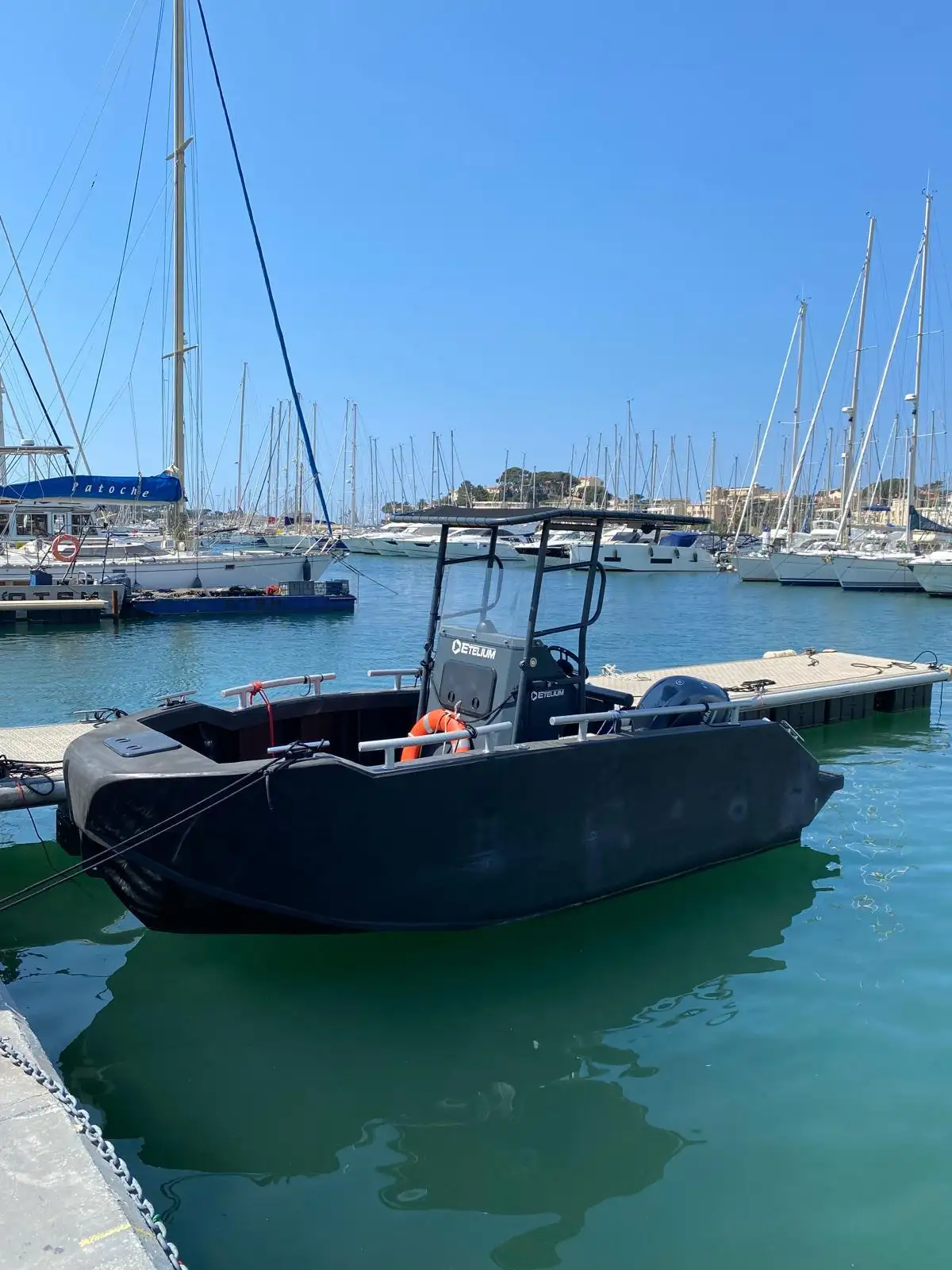 Bateau HDPE port