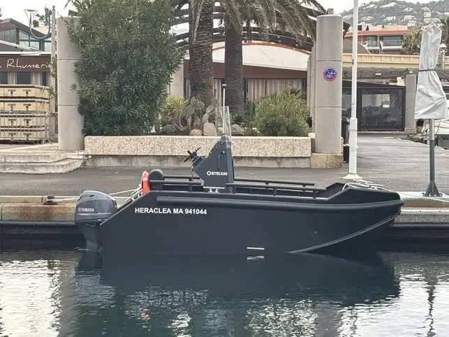 bateaux en plastique